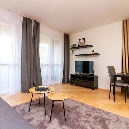 Appartamento Gozsdu White Raven 3 - Terrace And Free Underground Parking Budapest Esterno foto