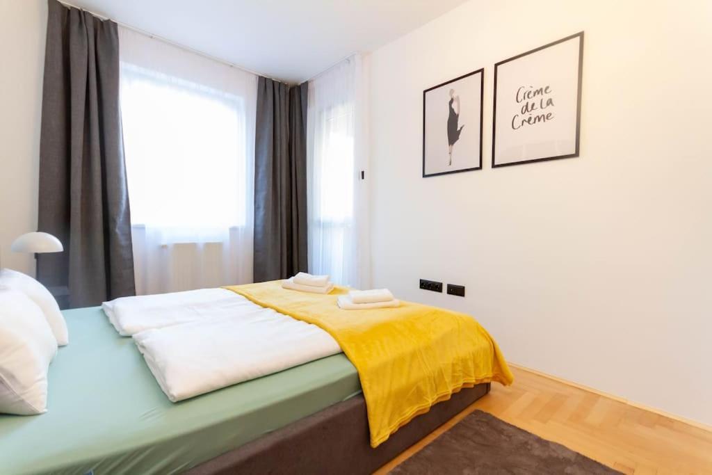 Appartamento Gozsdu White Raven 3 - Terrace And Free Underground Parking Budapest Esterno foto
