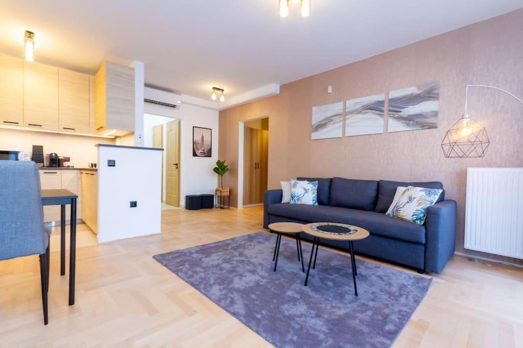 Appartamento Gozsdu White Raven 3 - Terrace And Free Underground Parking Budapest Esterno foto