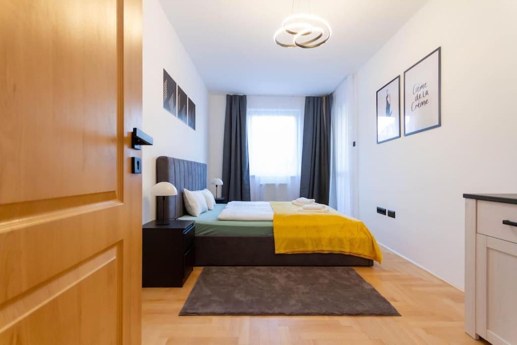 Appartamento Gozsdu White Raven 3 - Terrace And Free Underground Parking Budapest Esterno foto