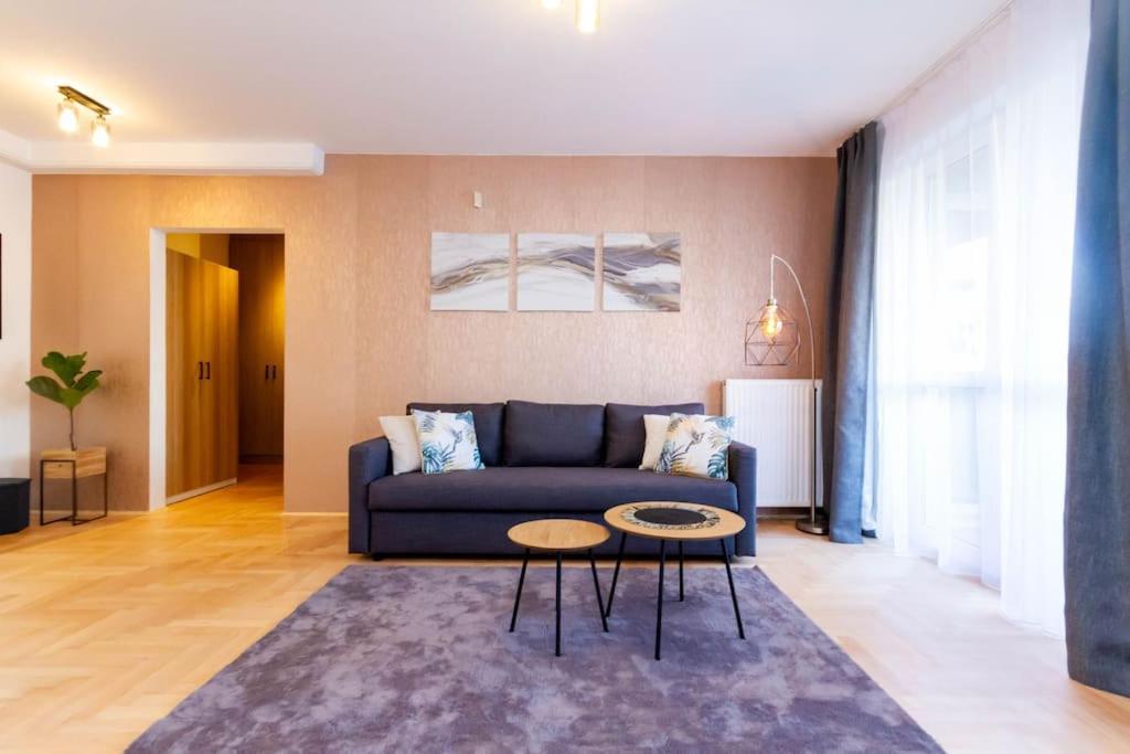 Appartamento Gozsdu White Raven 3 - Terrace And Free Underground Parking Budapest Esterno foto
