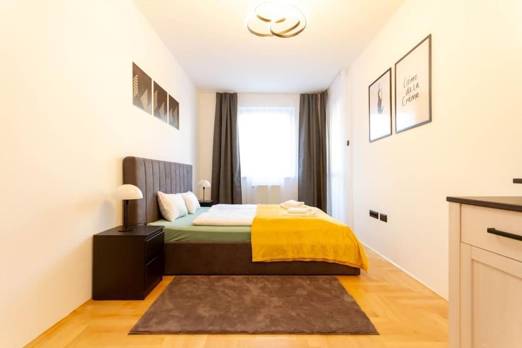 Appartamento Gozsdu White Raven 3 - Terrace And Free Underground Parking Budapest Esterno foto